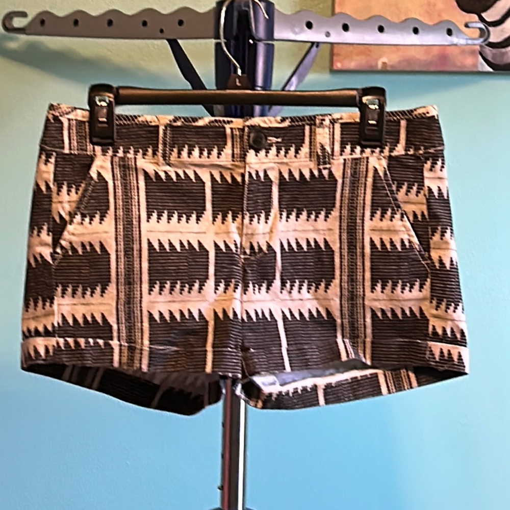 American Eagle Outfitters Size 4 MIDI Stretch Shorts EUC